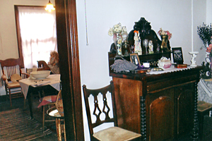 front-room-02